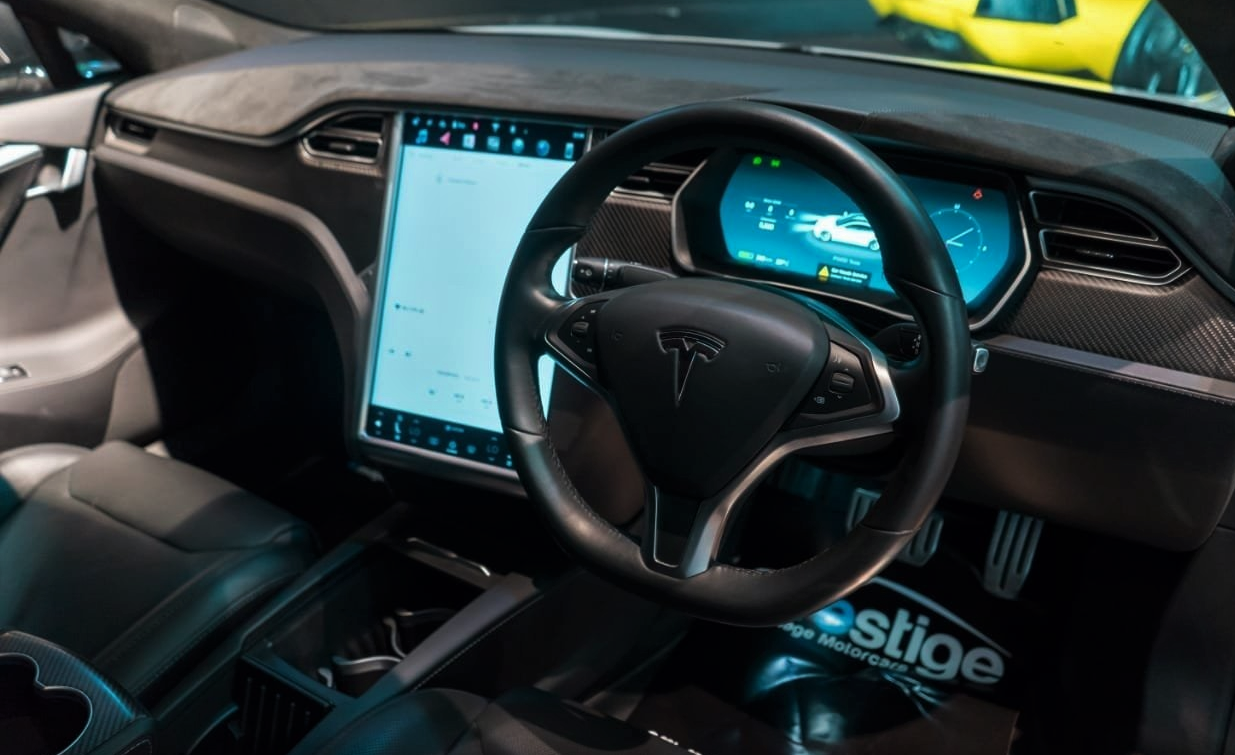 Teknologi Canggih Mobil Tesla Dengan Menggunakan Fitur Terbaik